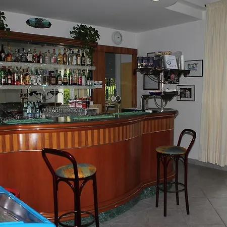 Costanza מלון צ'סנטיקו